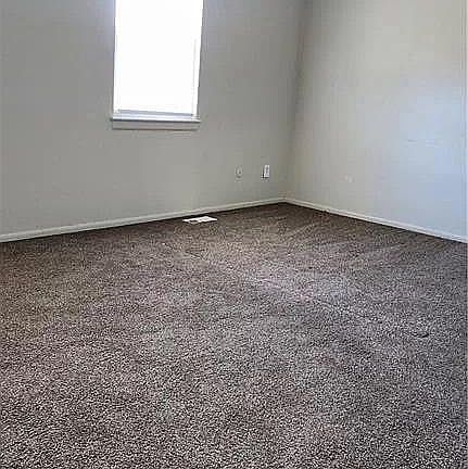 5th image of 823 Lake Edward Dr