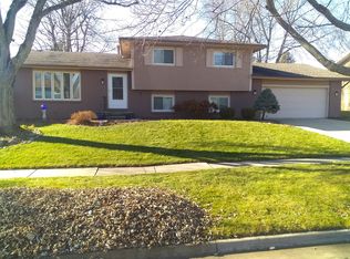 7 Pembrook Cir, Bloomington, IL