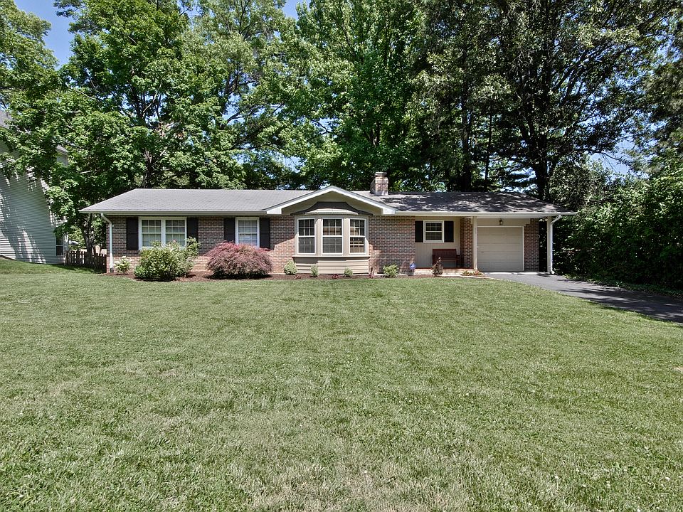 1st image of 26 Forsythia Ln