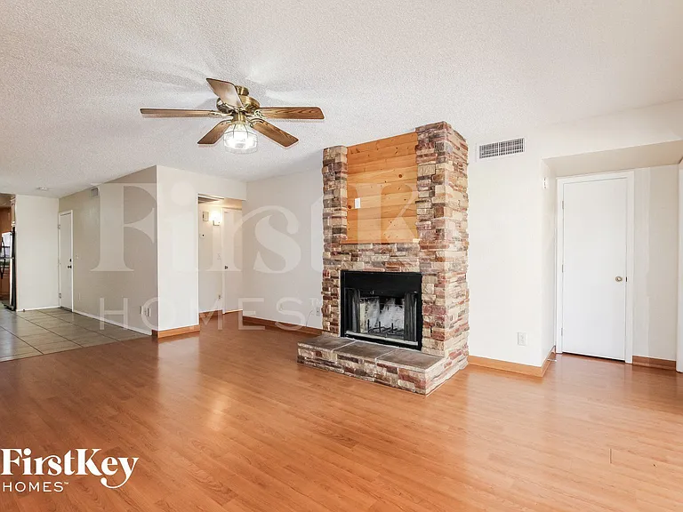 6410 W Townley Ave — Photo 3
