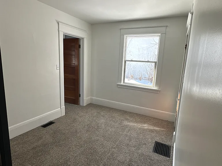 333 Arlington Ave E — Photo 5