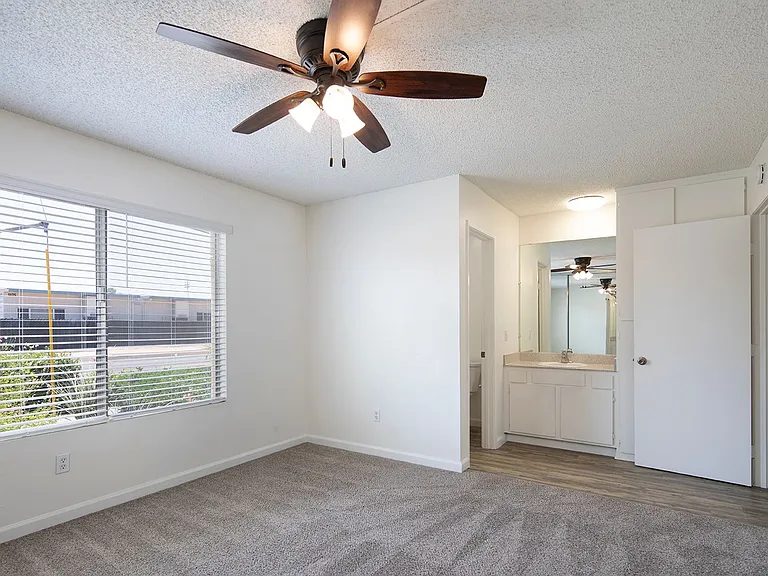 Four Winds Apartments — Photo 11