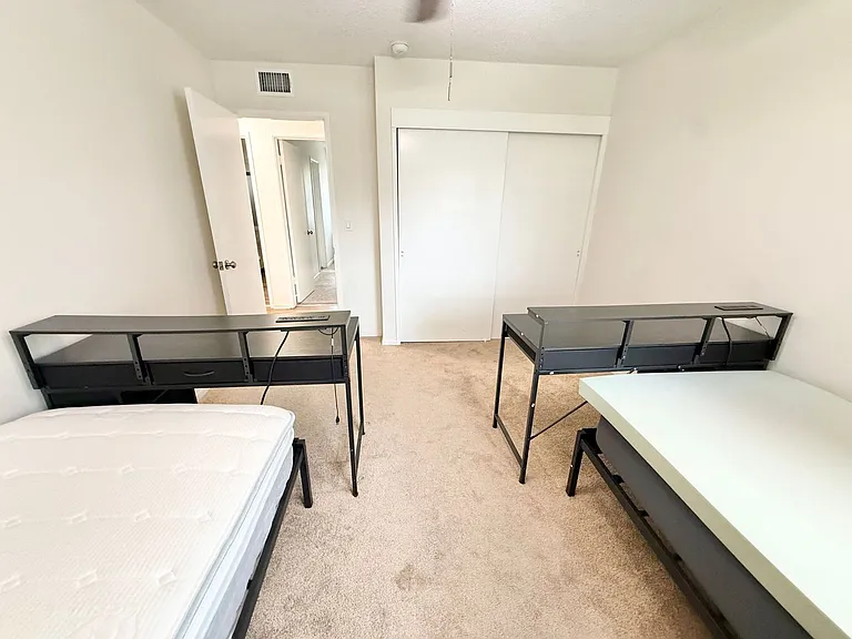 Student Housing Near CSUF | Private & Shared Rooms Available — Photo 27