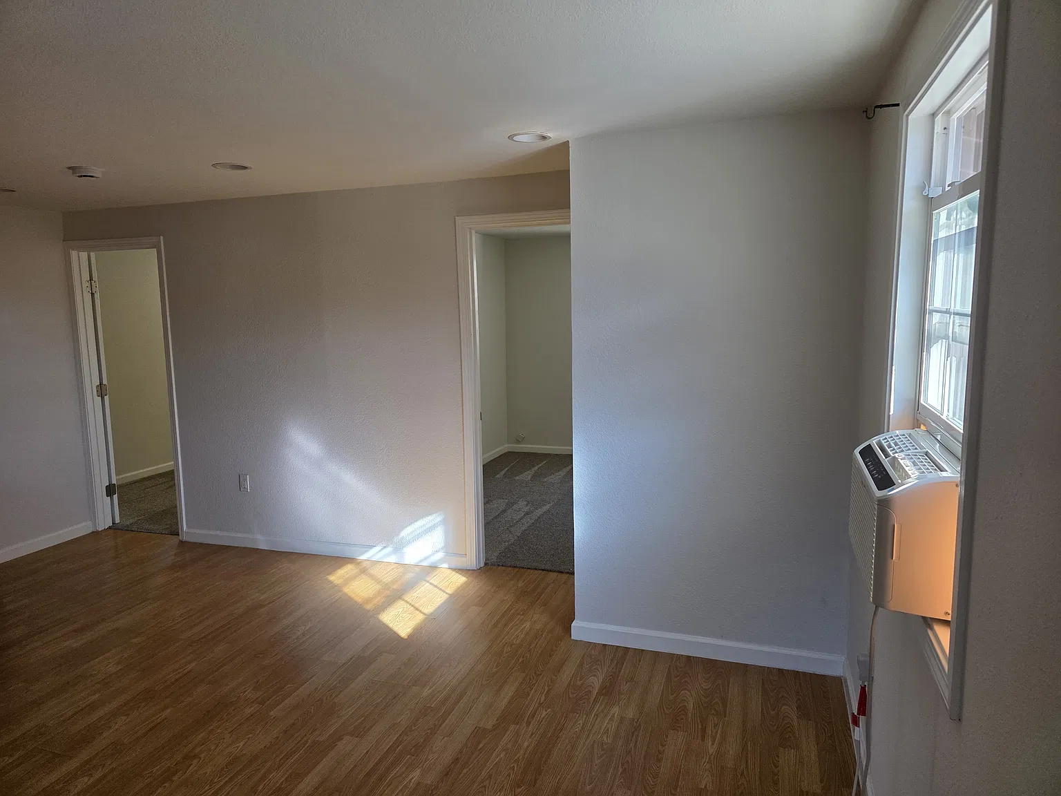 2 bed, 900 sqft, $3,000 — Photo 3