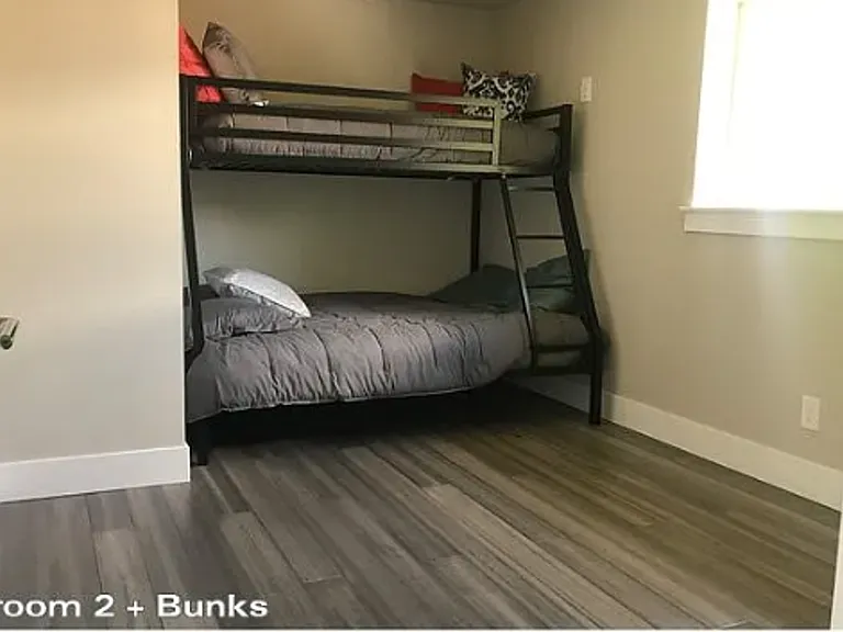 596 N Larch St — Photo 13