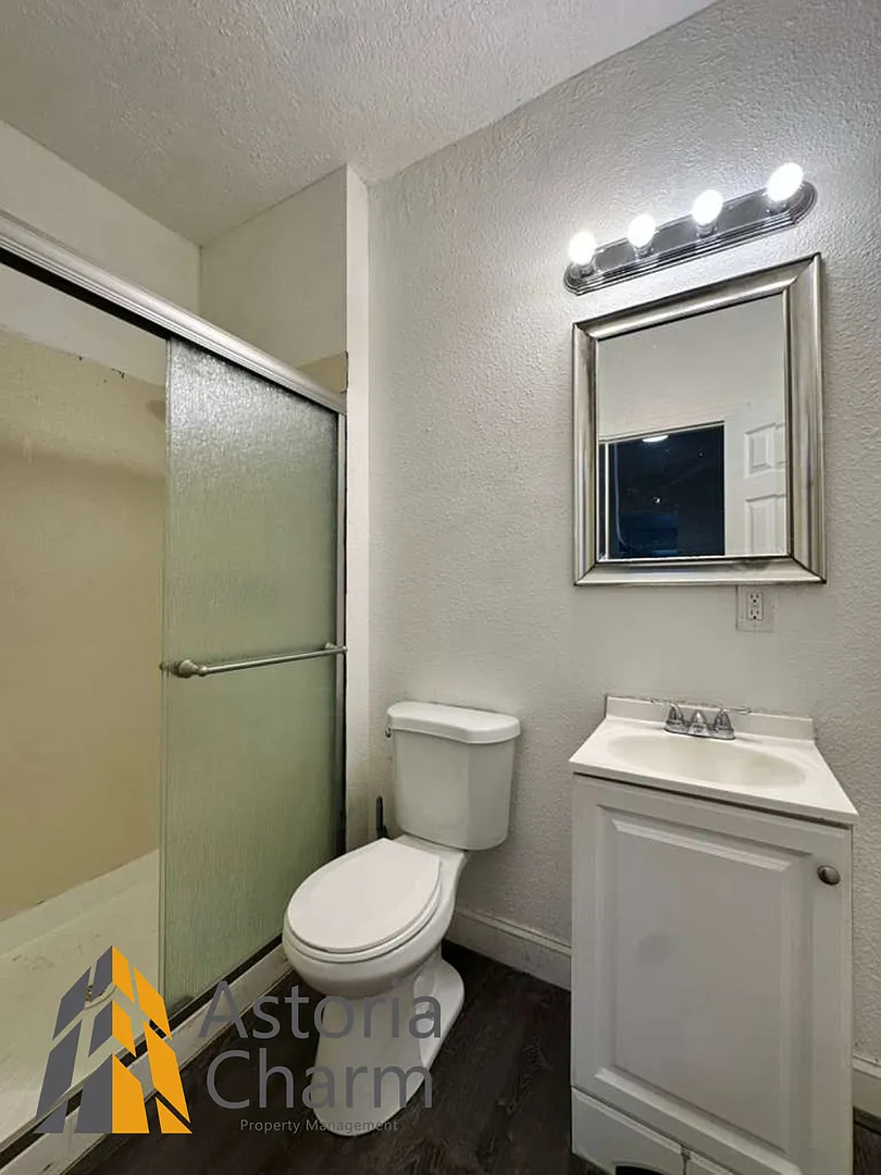 2542 W Fayette St - 2542 W Fayette St — Photo 4