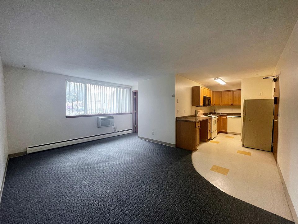 1st image of 840 18th Ave SE #3