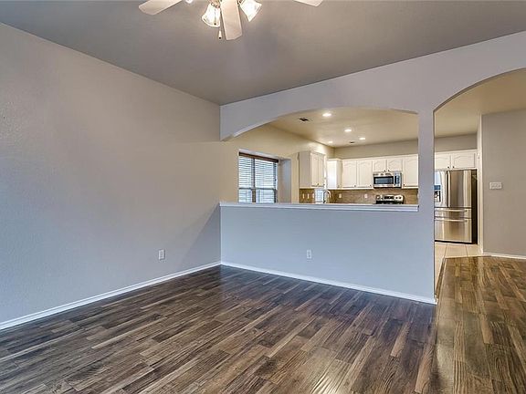 2nd image of 1025 Fort Apache Dr