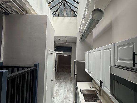 2nd image of 23 Temple Pl #2R