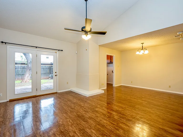 4535 Bermuda Dr — Photo 2