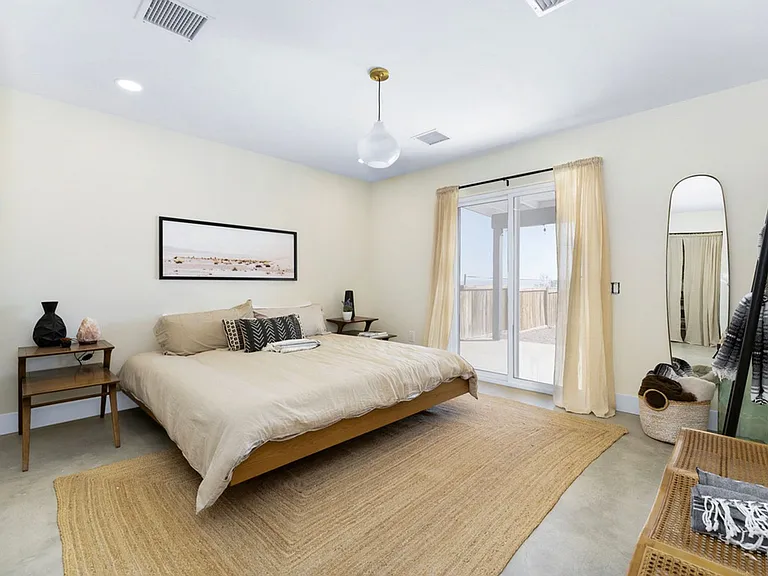 321 N Bonita Ave — Photo 26