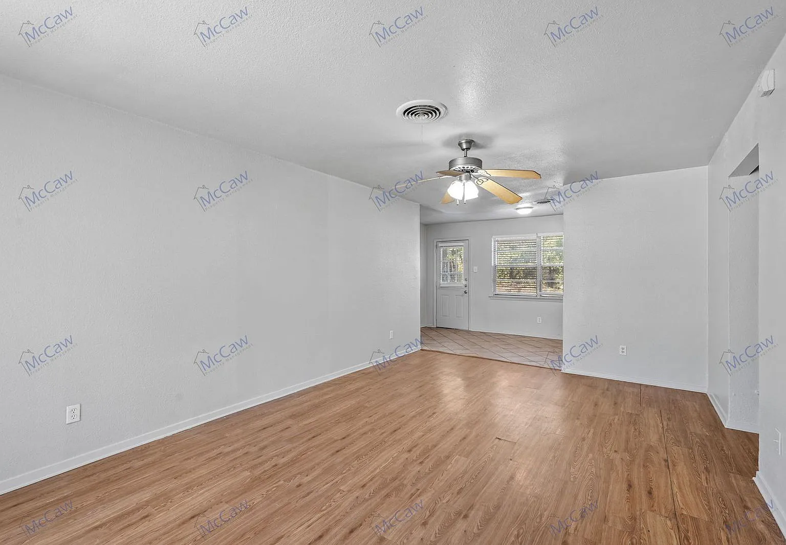 3 bed, 1.5 bath, 1108 sqft, $1,650 — Photo 2