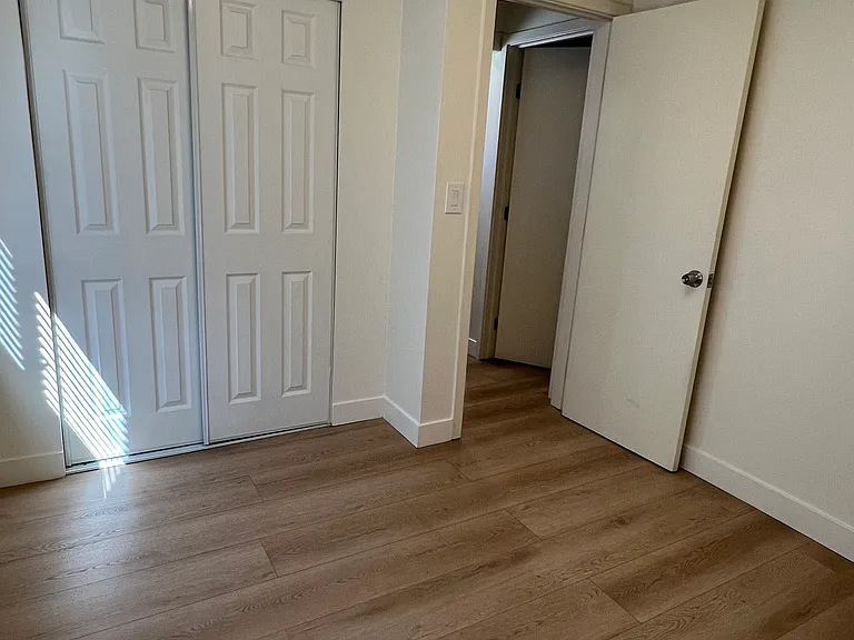 22157 Clarendon St #B — Photo 12