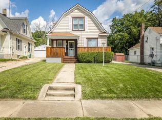 1447 S Oak Ave, Freeport, IL 61032