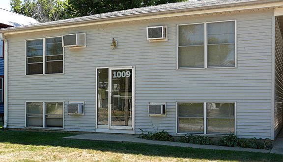 2nd image of 1009 E Grove St APT C2