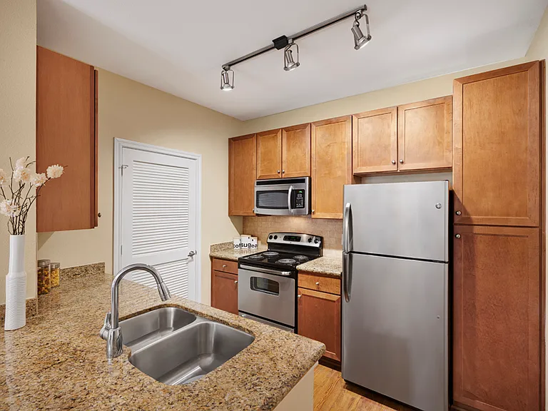 Camden Amber Oaks — Photo 2