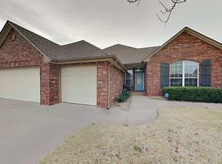 11733 Cherry Point Ln, Yukon, OK 73099