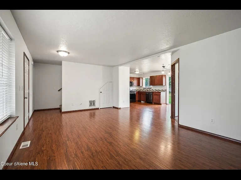 2635 W Wilbur Ave — Photo 3