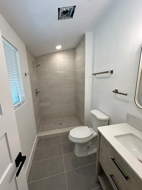 811 Earth Dr — Photo 2