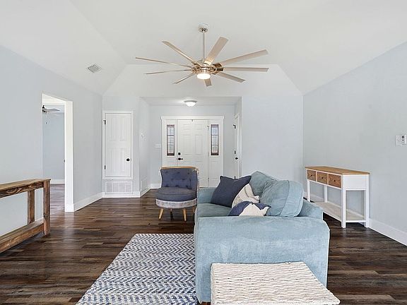 4th image of 816 Azalea Trace Dr