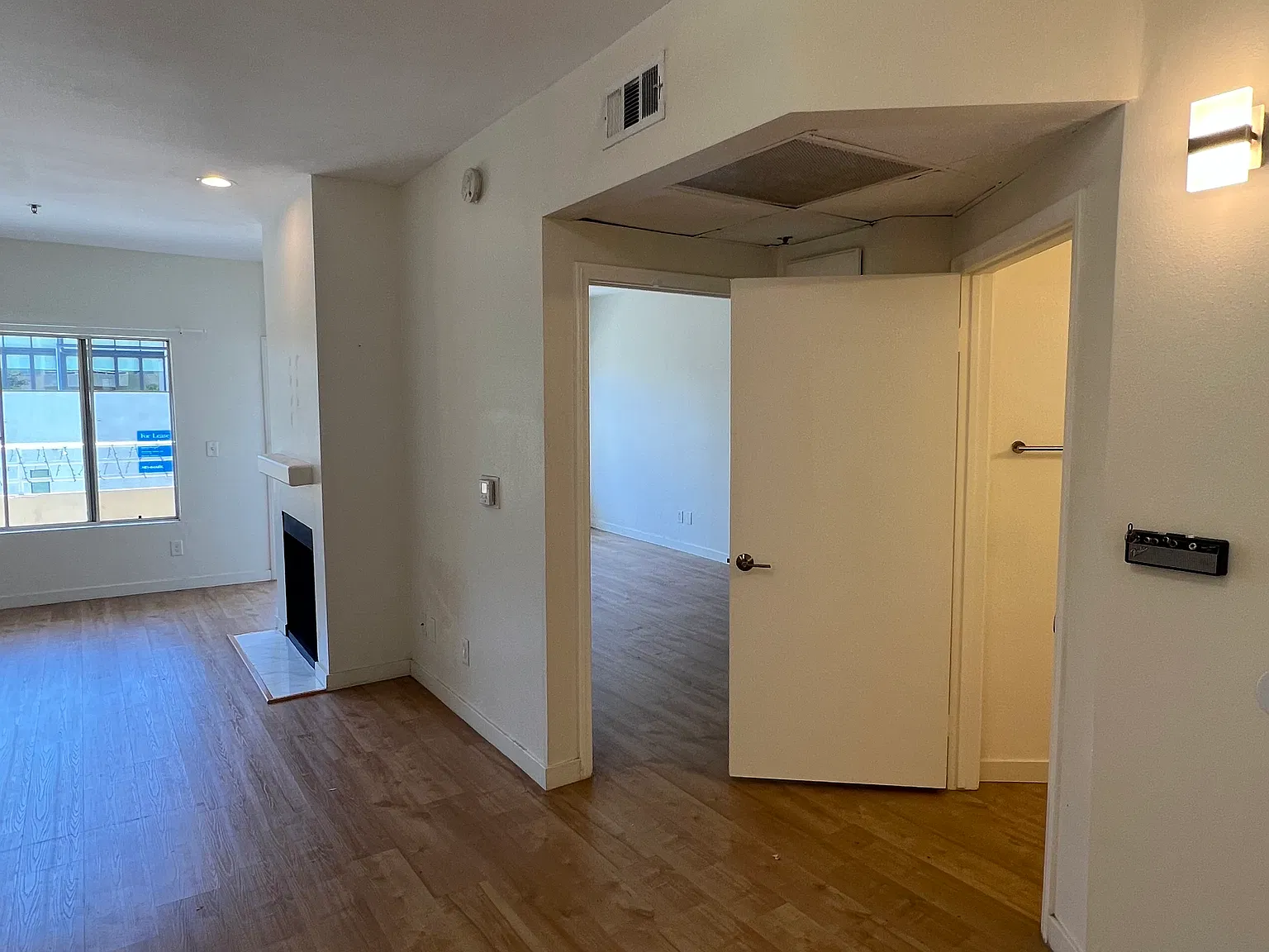 2 bed, 1025 sqft, $3,900 — Photo 3