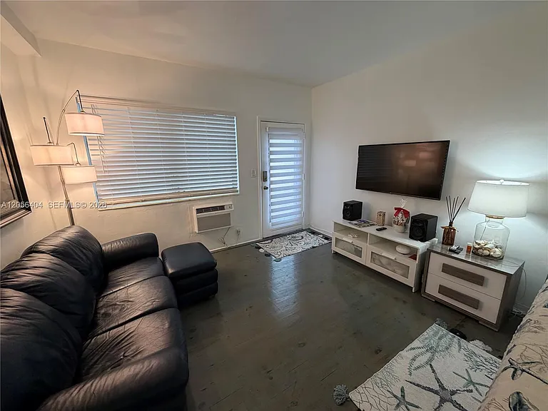 1060 Pennsylvania Ave #18 — Photo 2