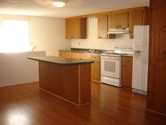 2nd image of 281 Ashland Ave
