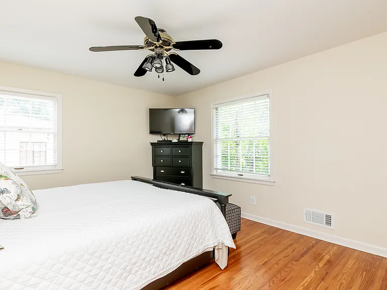 2223 Strathmoor Blvd #FURNISHED — Photo 15