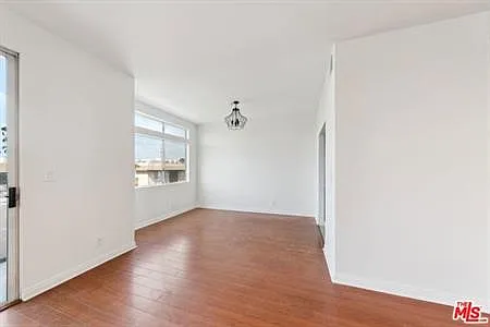 2 bed, 1800 sqft, $3,975 — Photo 3