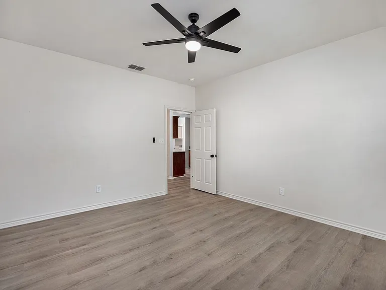 6806 County Road 1215 — Photo 13