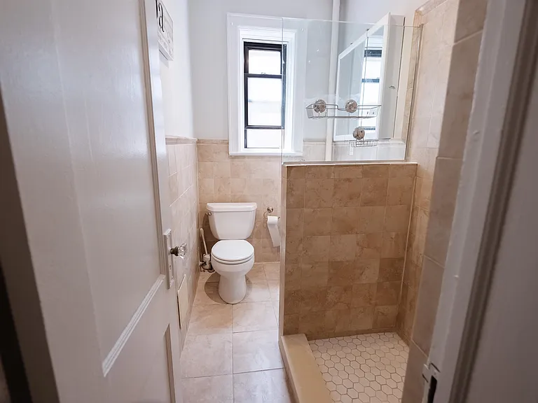 76 Romaine Ave #4 — Photo 2