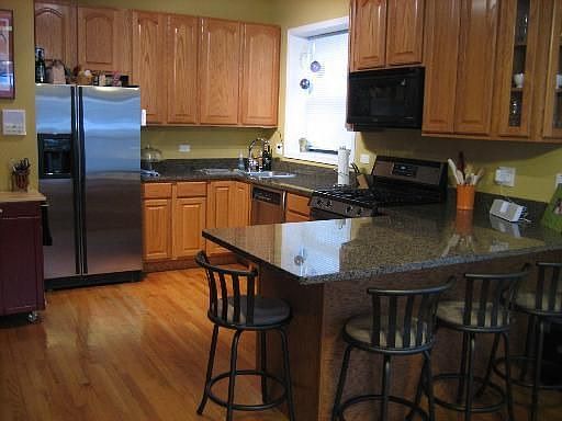 3rd image of 2446 W Leland Ave Unit 2