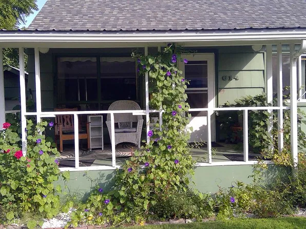 614 SW 2nd St, College Place, WA 99324