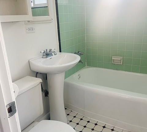 5th image of 4544 Haines St