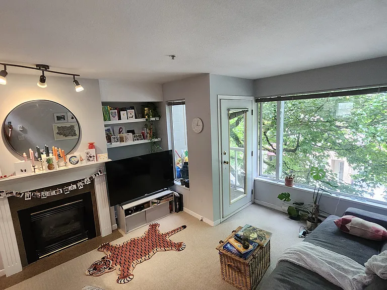 1678 W 7th Ave #6 — Photo 4