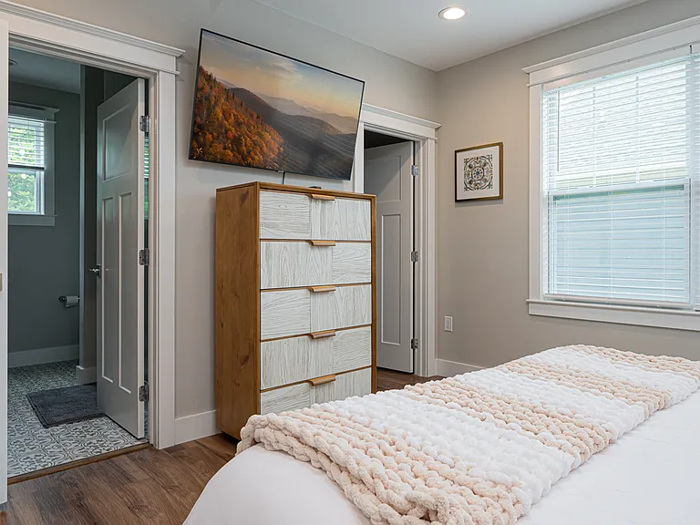 1208 Seven Sisters Ln — Photo 27