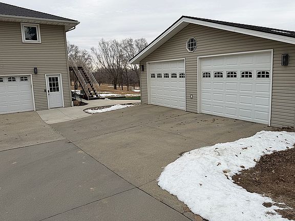 3rd image of 2406 Frontier Rd