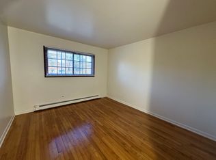 516 Lake Ave #2, Woodstock, IL 60098