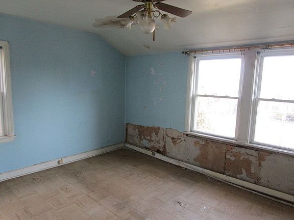 5th image of 7916 S Jeffery Blvd