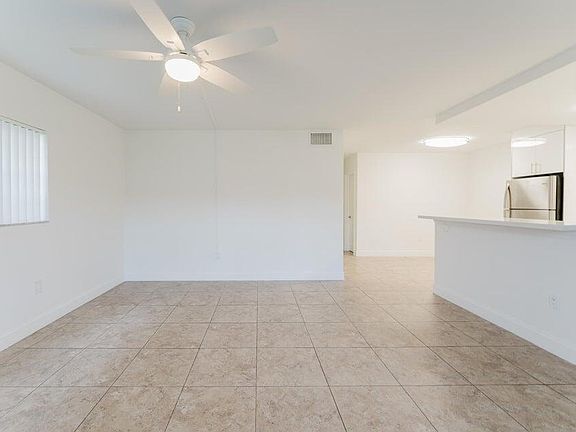 5th image of 601 SW 2nd Ave