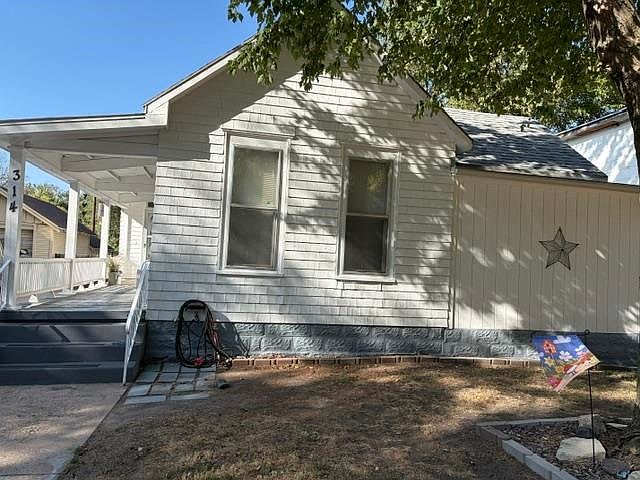 1st image of 314 E 7th St