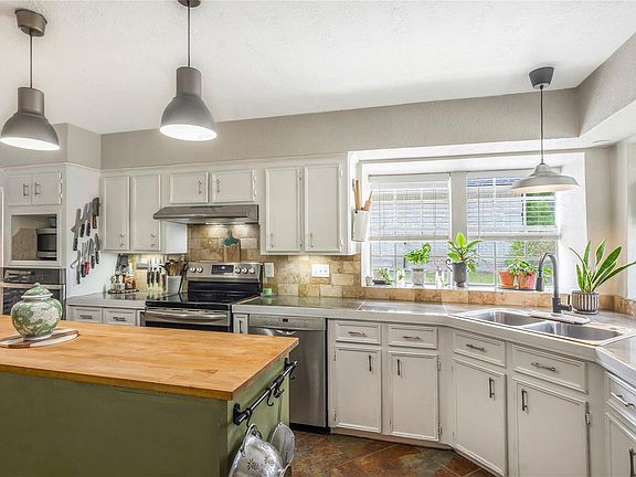 3rd image of 6411 Northway Dr