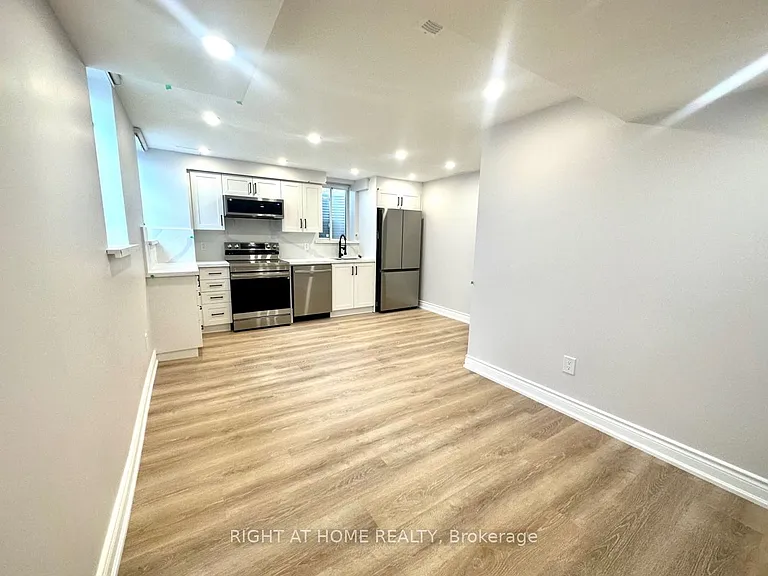 22 Gunn Ave — Photo 3