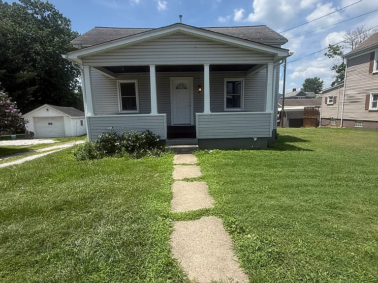909 Parriott Ave — Photo 2