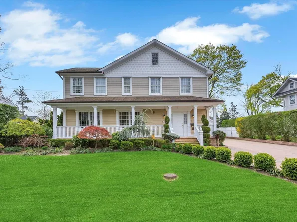 92 Warner Avenue, Roslyn Heights, NY 11577