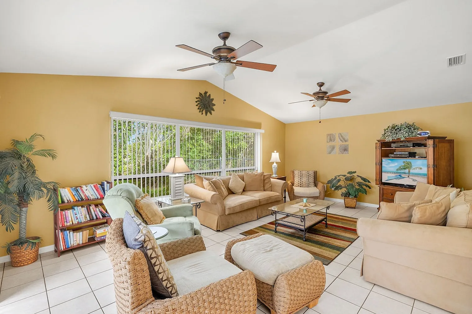 3 bed, 2.0 bath, 2088 sqft, $3,570 — Photo 4