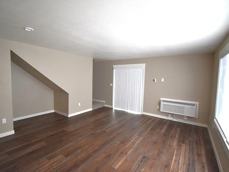 16th Avenue Apartments — Photo 7