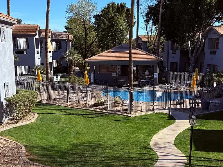 7401 W Arrowhead Clubhouse Dr #2045 — Photo 28