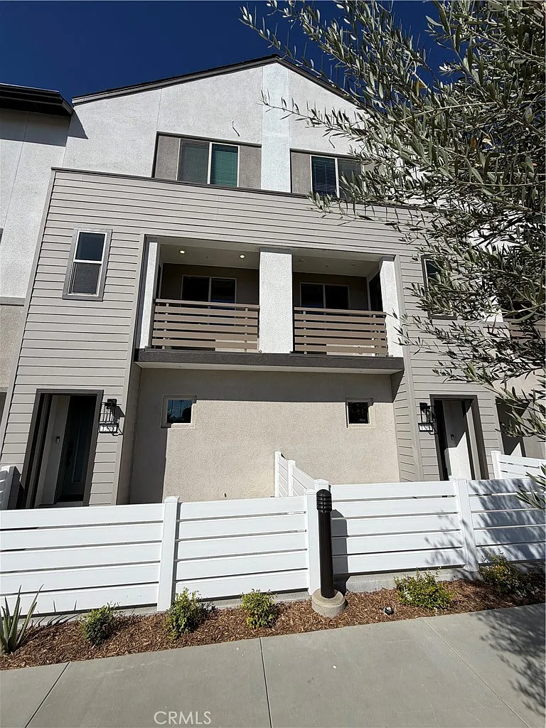 3 bed, 1543 sqft, $3,500 — Photo 1
