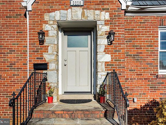 3rd image of 3229 Arlington Blvd